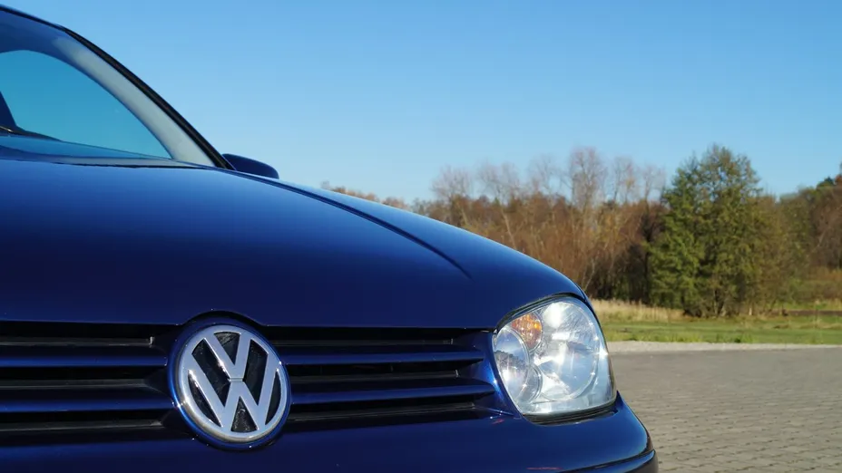 VOLKSWAGEN Golf -