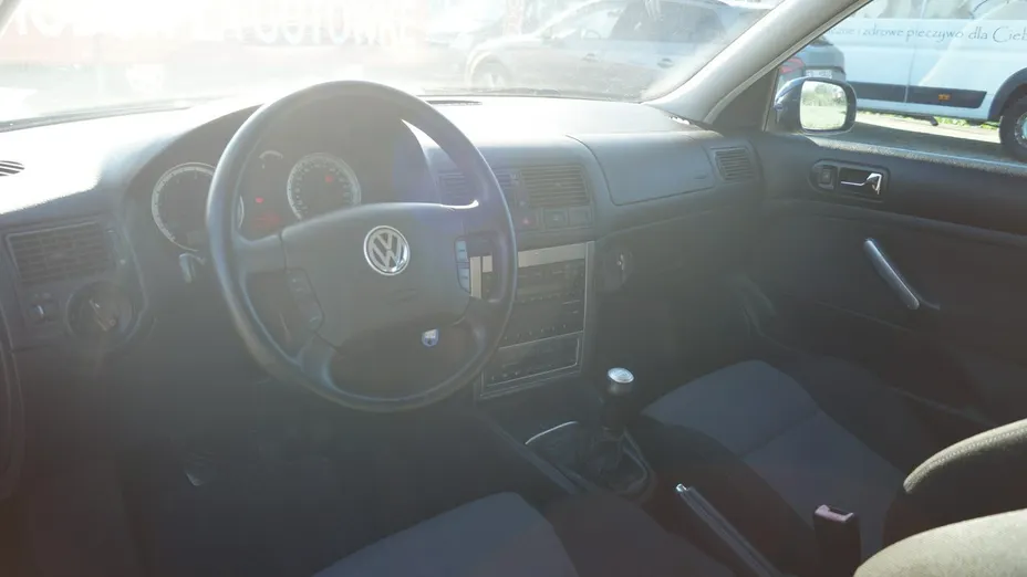 VOLKSWAGEN Golf -
