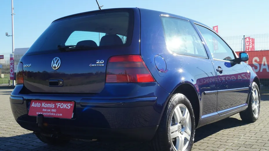 VOLKSWAGEN Golf -