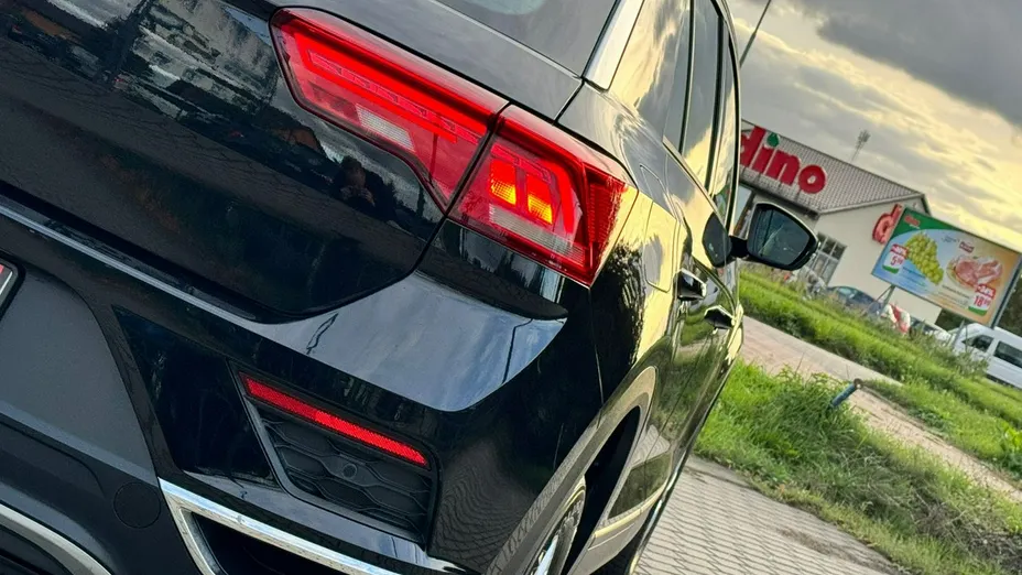 VOLKSWAGEN T-ROC -