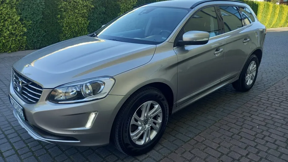 VOLVO XC60 -