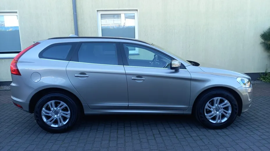 VOLVO XC60 -