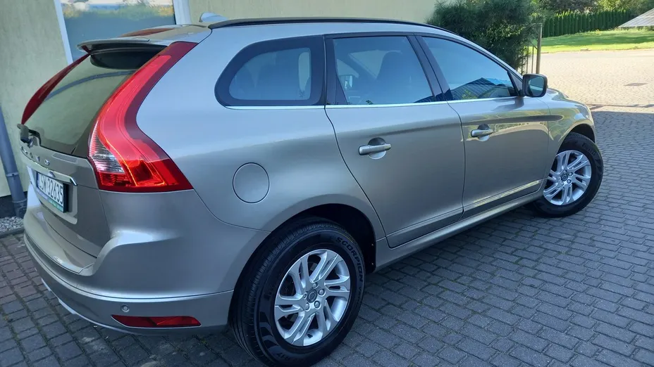 VOLVO XC60 -