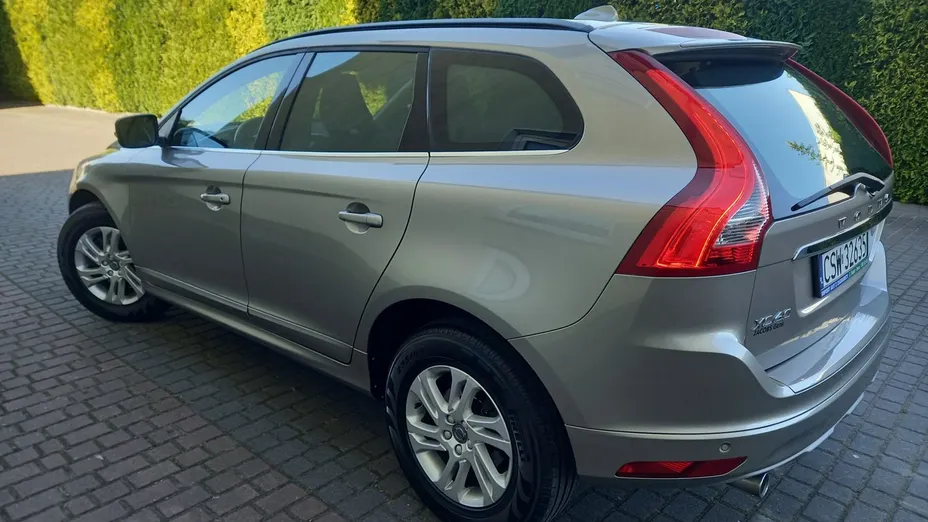 VOLVO XC60 -