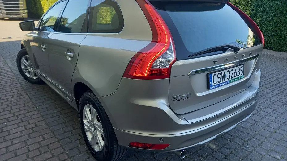 VOLVO XC60 -