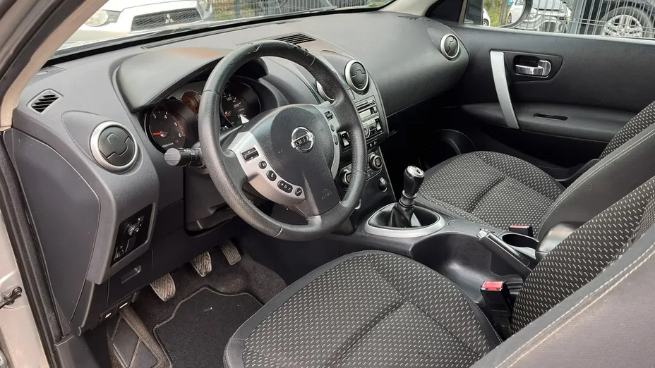 NISSAN Qashqai -