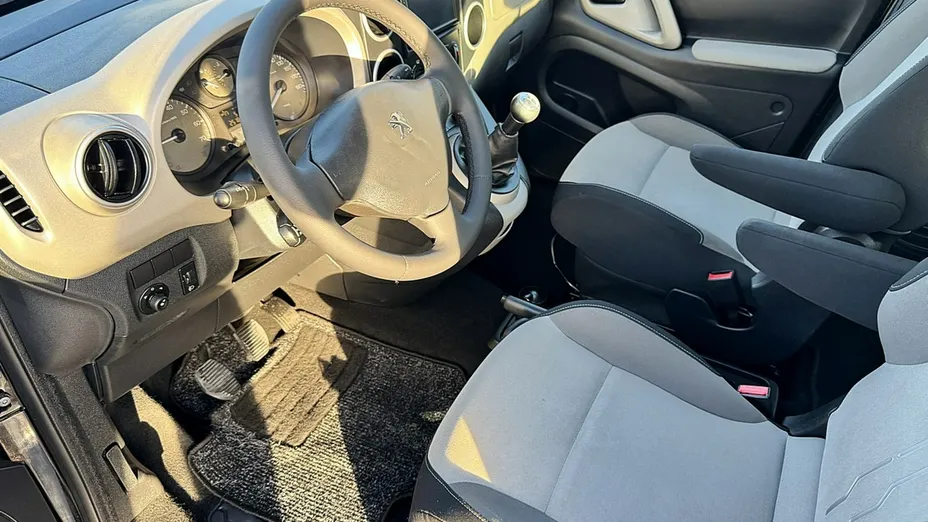 PEUGEOT Partner -