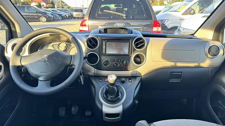PEUGEOT Partner -