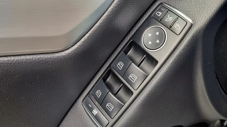 MERCEDES-BENZ C Klasa -