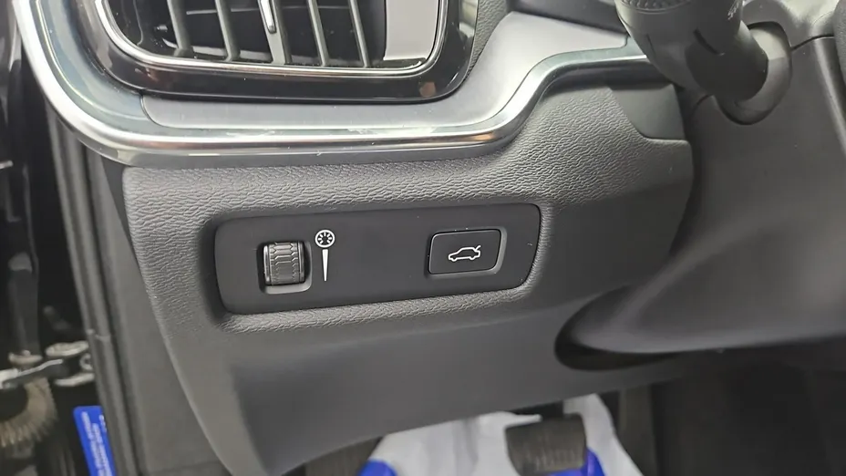 VOLVO V60 -