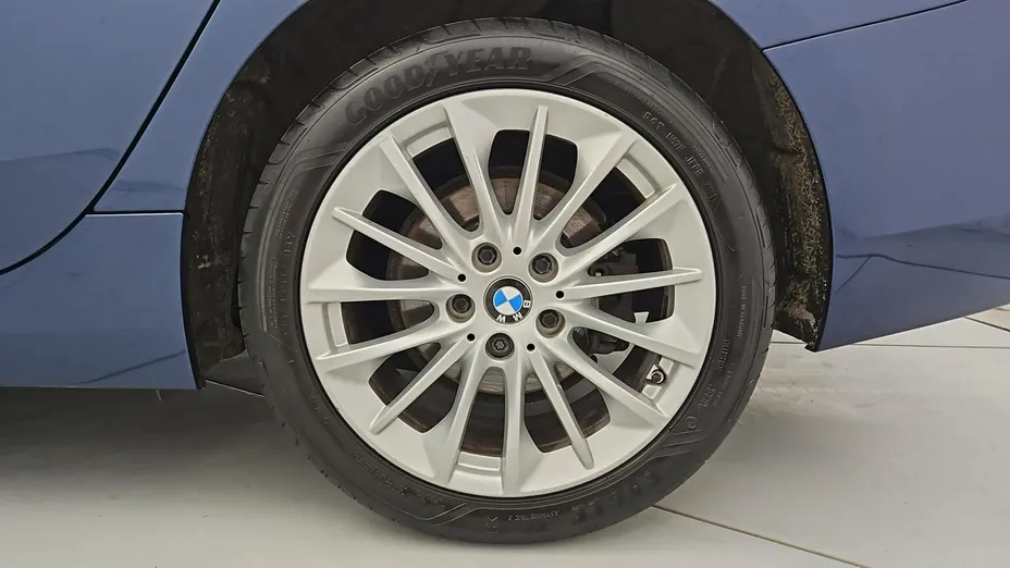 BMW Seria 2 216d Advantage aut