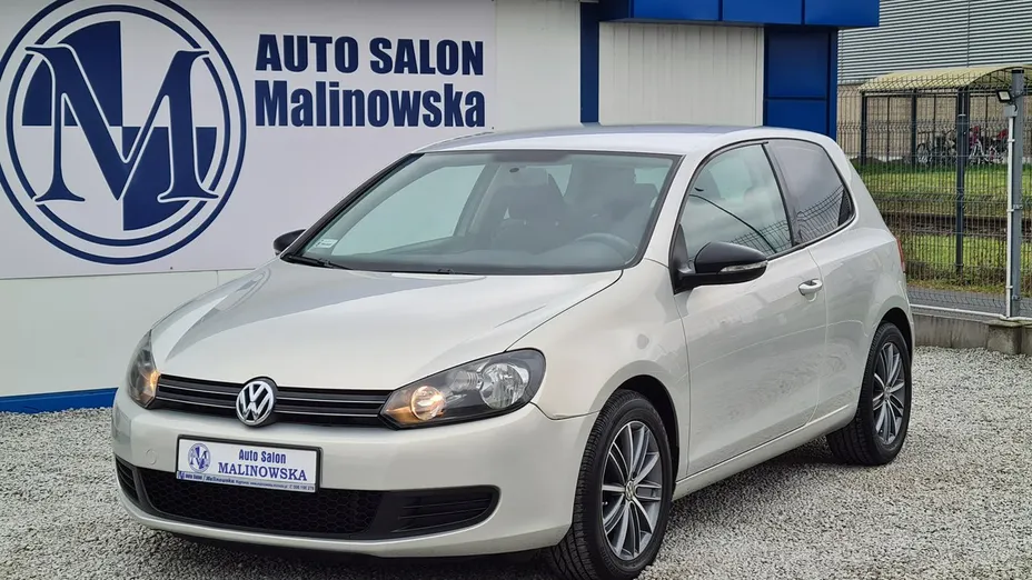 VOLKSWAGEN Golf -