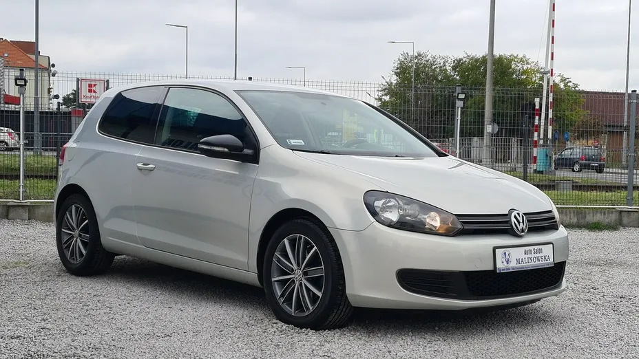 VOLKSWAGEN Golf -