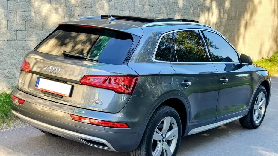 AUDI Q5 -
