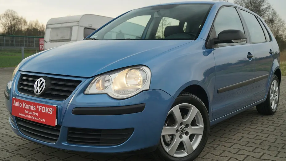VOLKSWAGEN Polo -