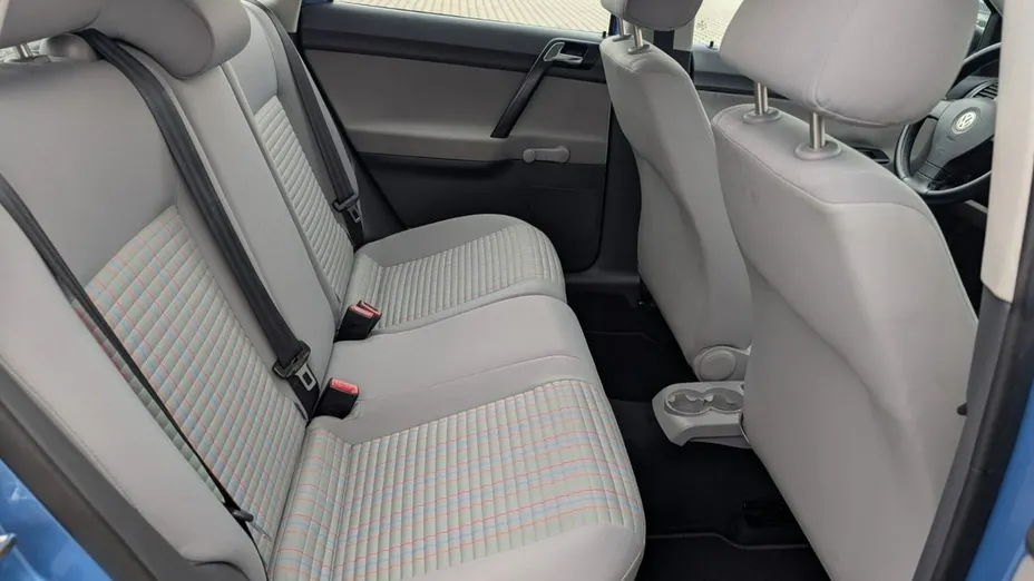 VOLKSWAGEN Polo -