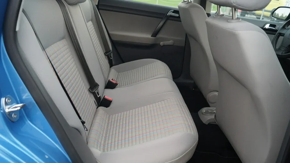 VOLKSWAGEN Polo -