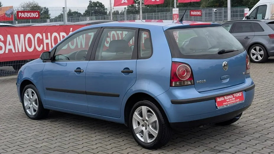 VOLKSWAGEN Polo -