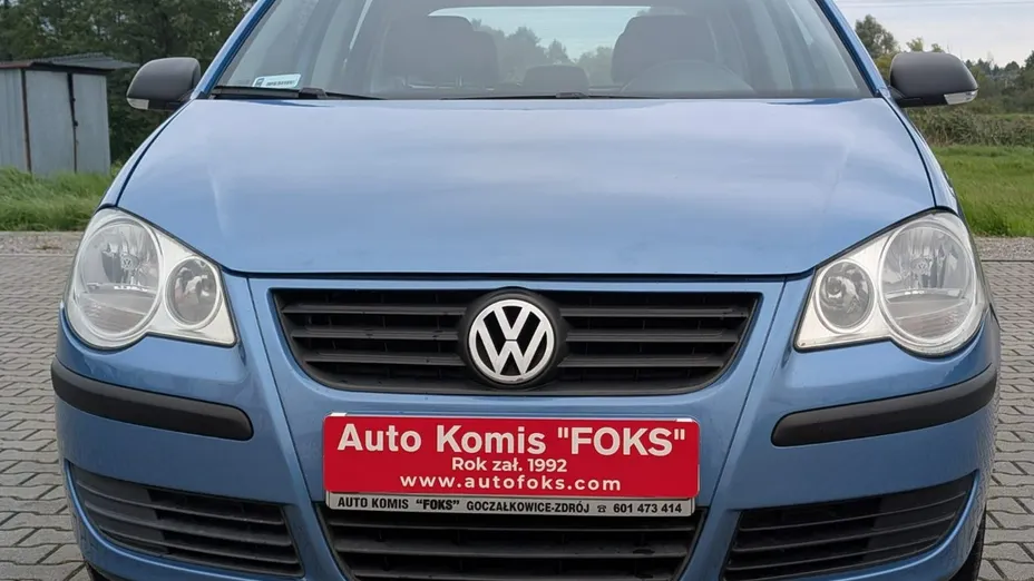 VOLKSWAGEN Polo -