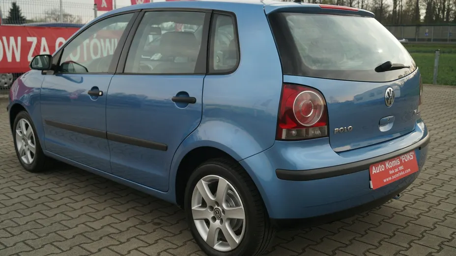VOLKSWAGEN Polo -