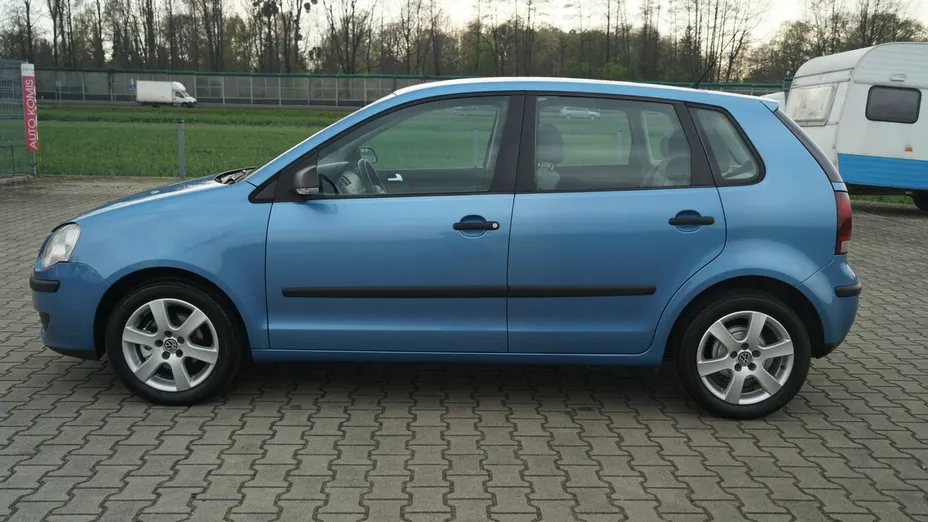 VOLKSWAGEN Polo -