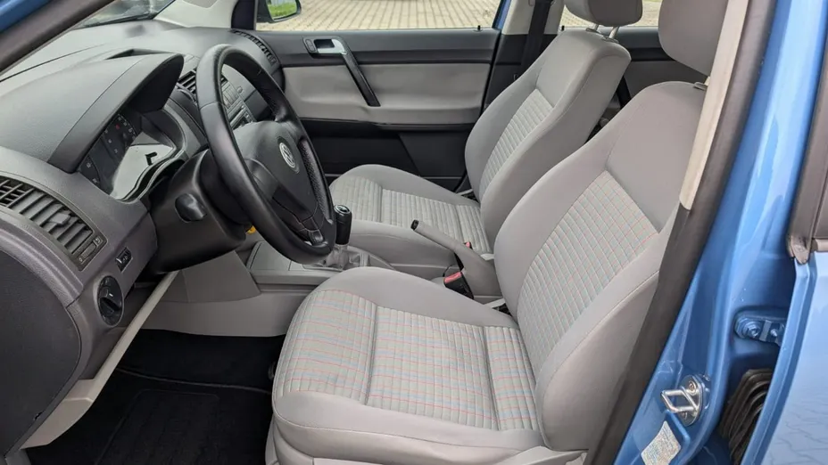 VOLKSWAGEN Polo -