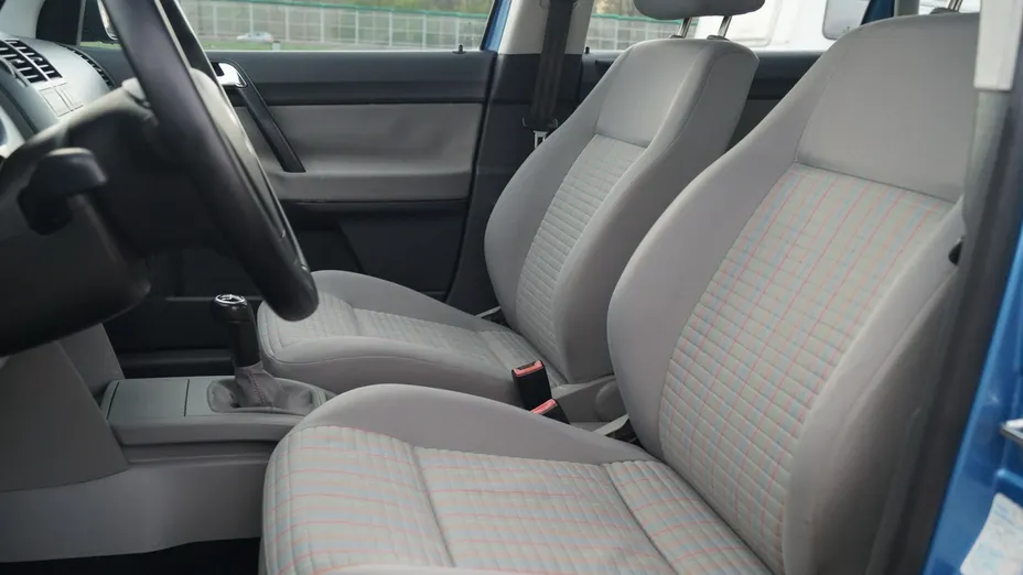 VOLKSWAGEN Polo -
