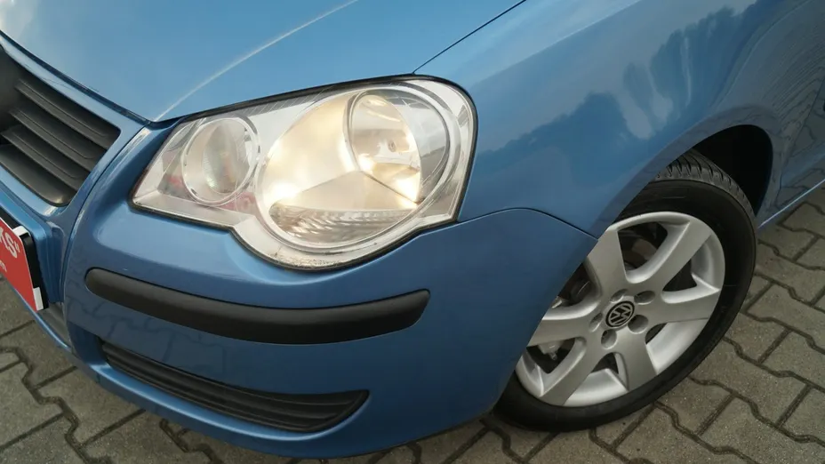 VOLKSWAGEN Polo -
