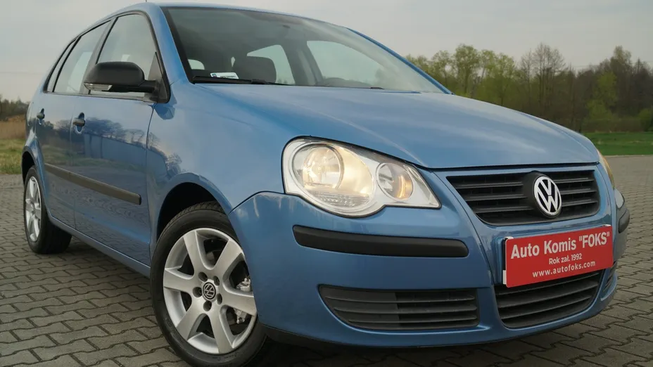 VOLKSWAGEN Polo -