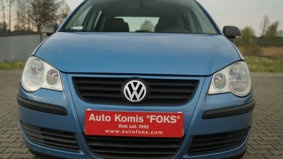 VOLKSWAGEN Polo -