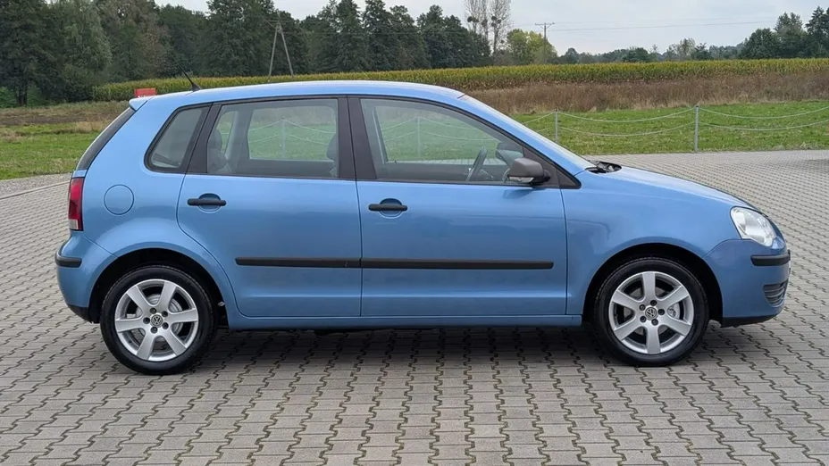 VOLKSWAGEN Polo -