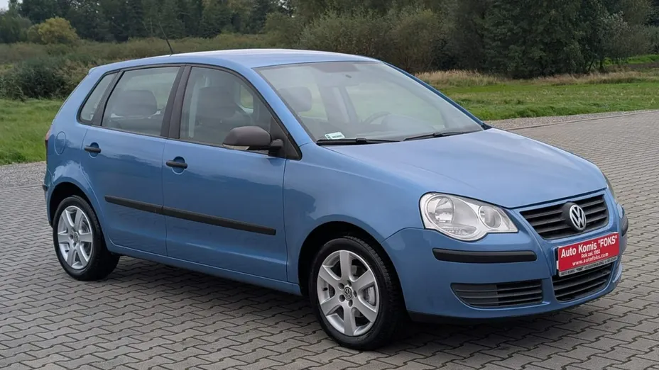 VOLKSWAGEN Polo -