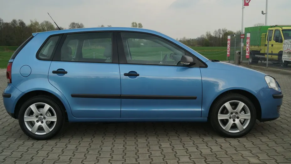 VOLKSWAGEN Polo -