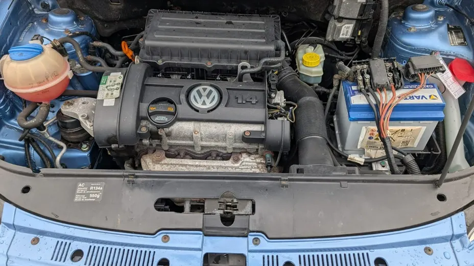 VOLKSWAGEN Polo -