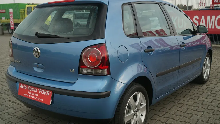 VOLKSWAGEN Polo -