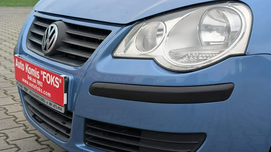 VOLKSWAGEN Polo -