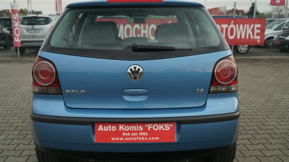 VOLKSWAGEN Polo -