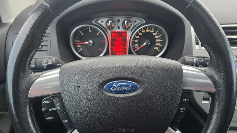 FORD Kuga -