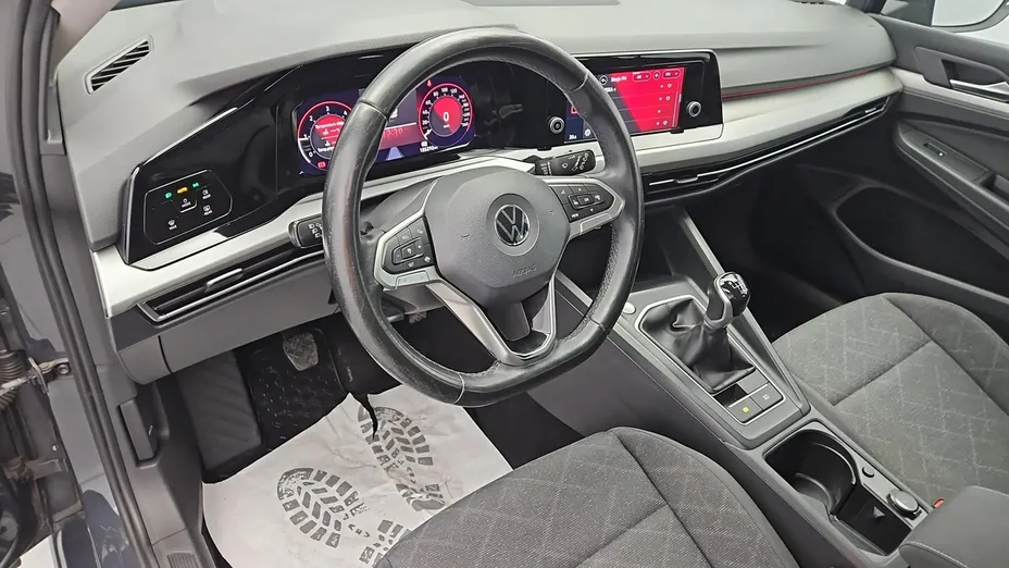 VOLKSWAGEN Golf -