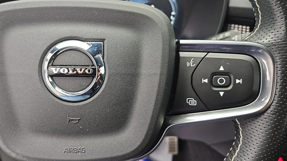 VOLVO XC40 -