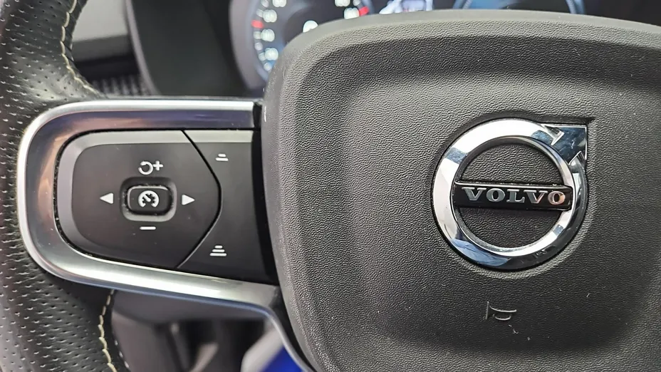 VOLVO XC40 -