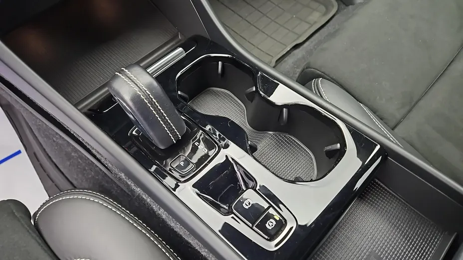 VOLVO XC40 -