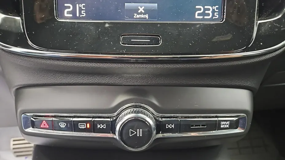 VOLVO XC40 -