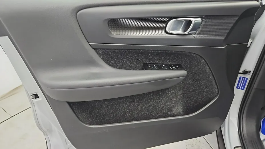 VOLVO XC40 -