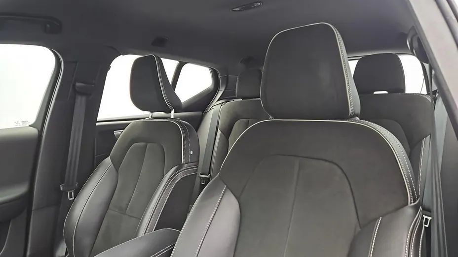 VOLVO XC40 -