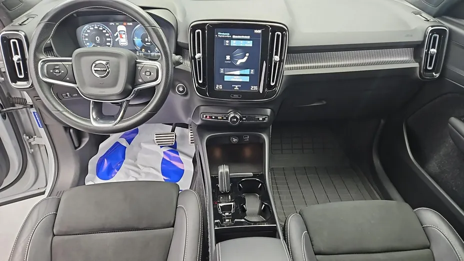 VOLVO XC40 -
