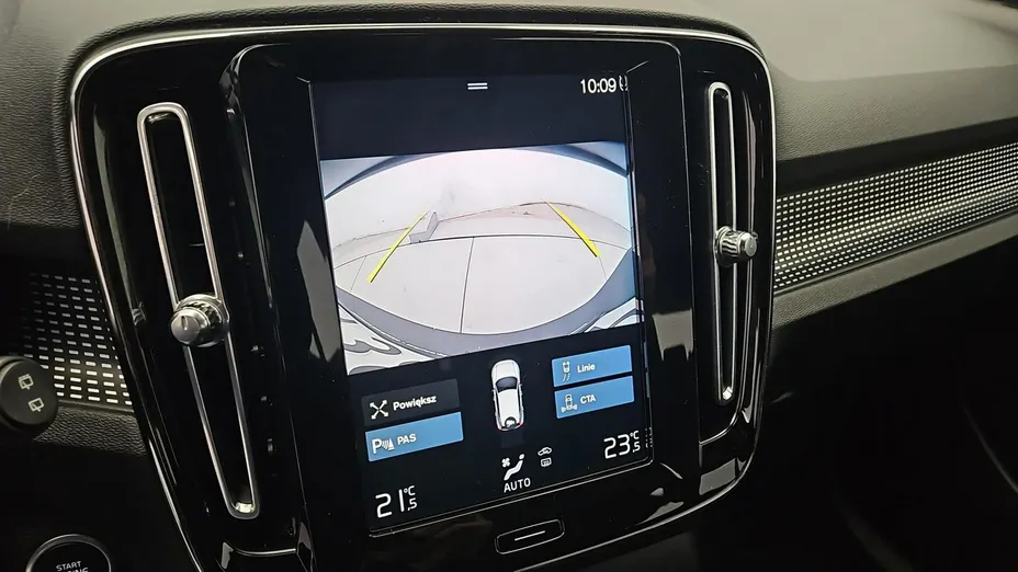 VOLVO XC40 -