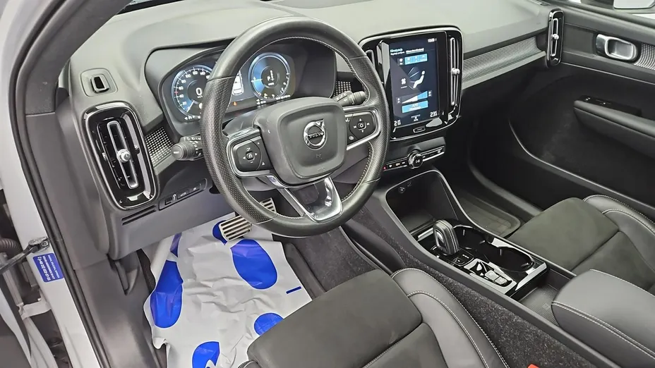 VOLVO XC40 -