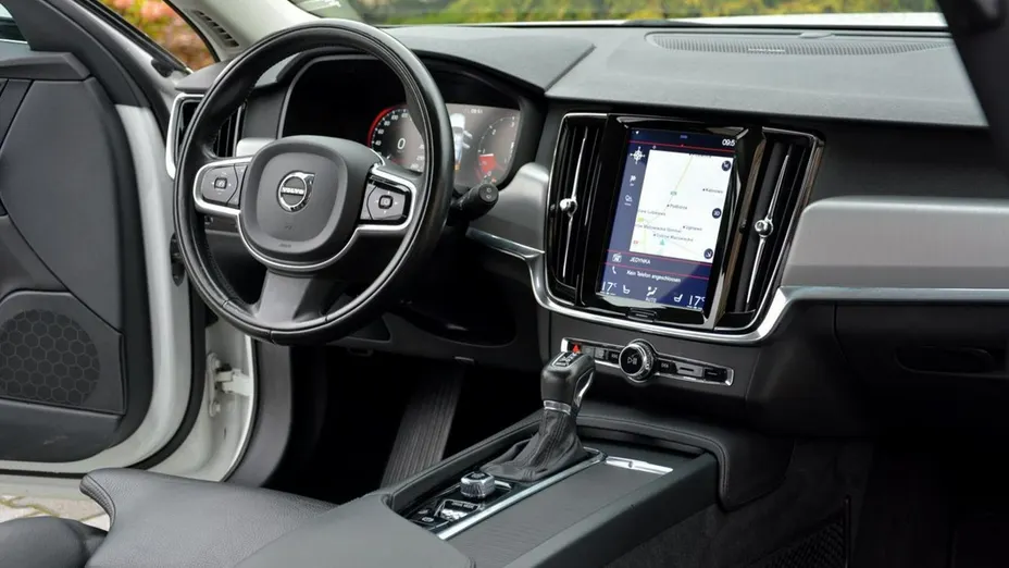VOLVO V90 -