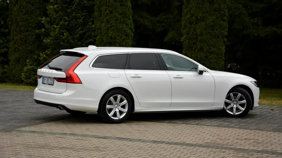 VOLVO V90 -